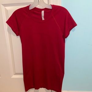 Lulu lemon red swiftly tech short sleeve size 6